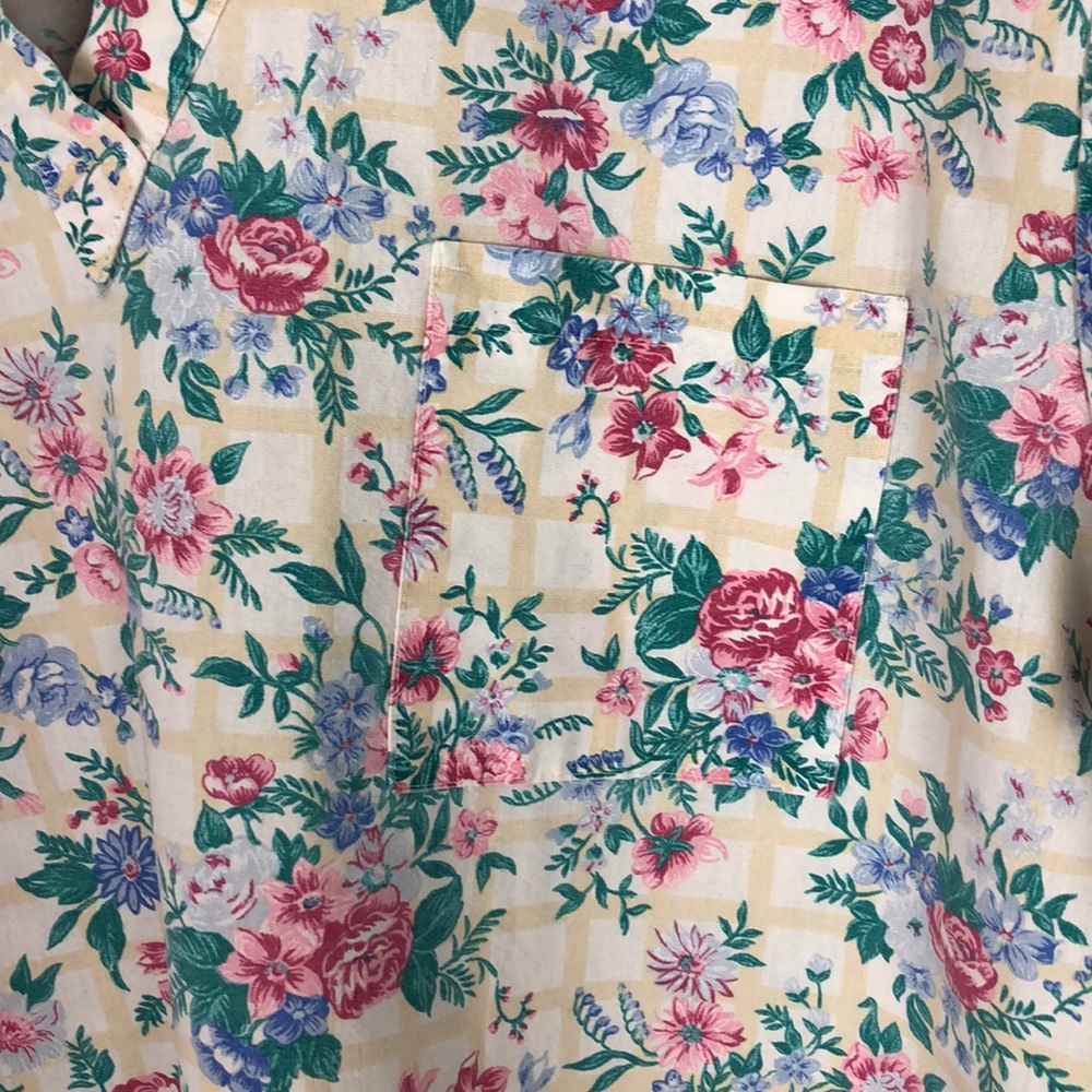 SCRUB TOP floral pattern - Picture 2 of 8